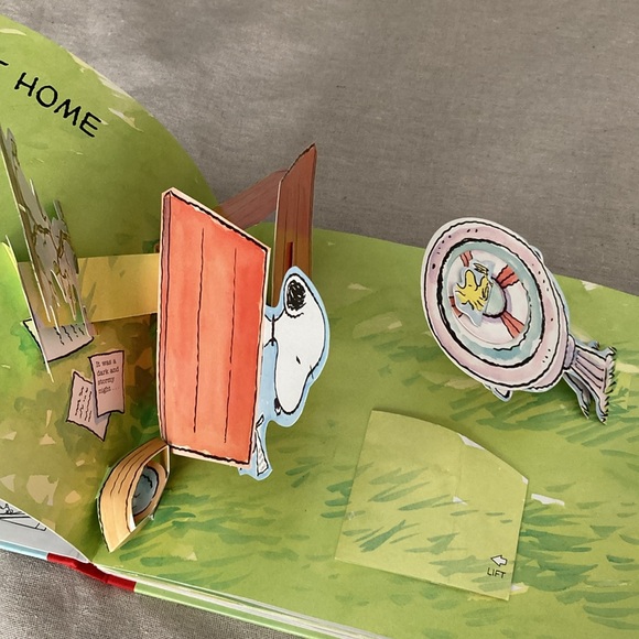 Peanuts: A pop up celebration by Charles M Schulz - Picture 6 of 12